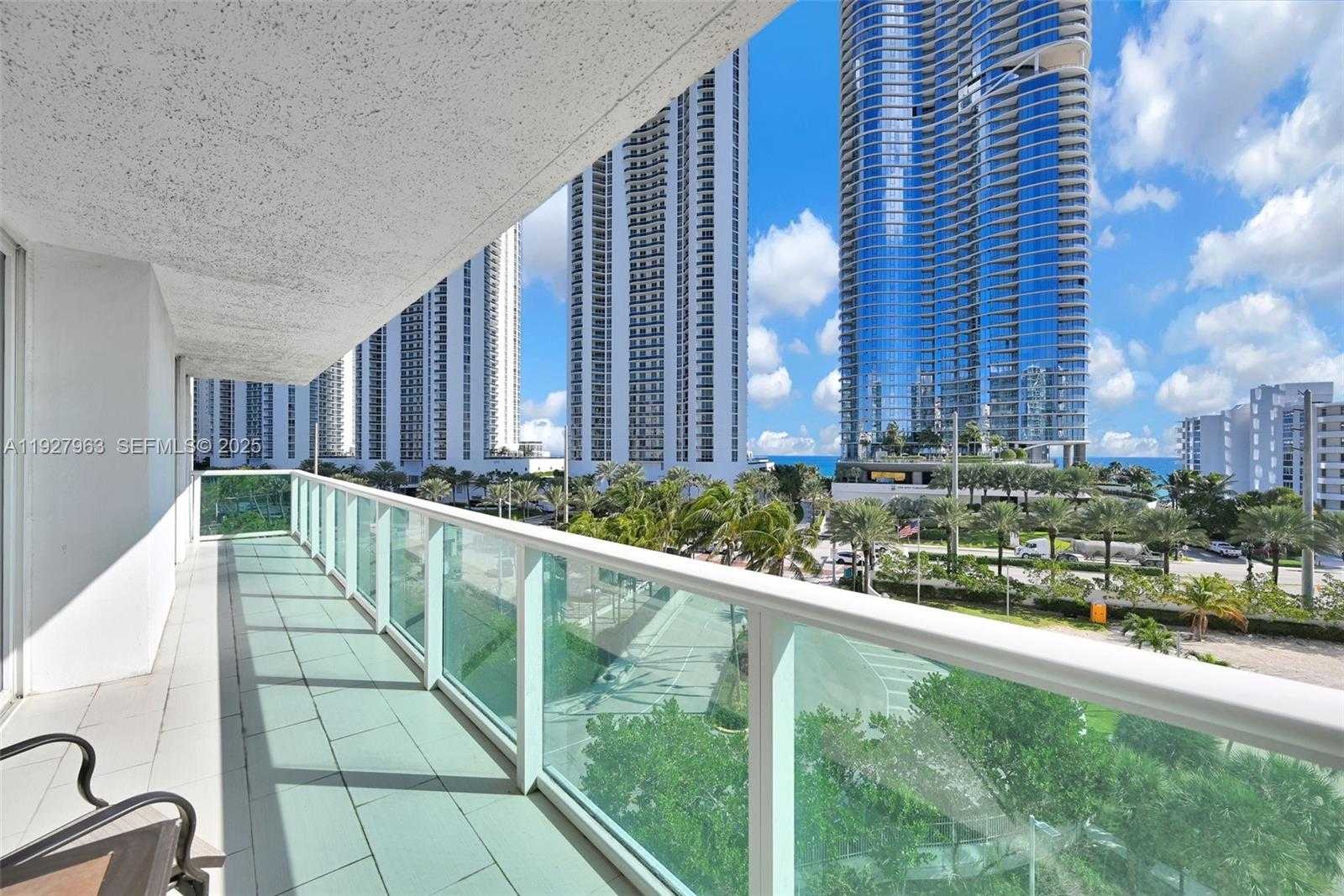 Small Image of 100 BAYVIEW DR #606, Sunny Isles Beach Number 18