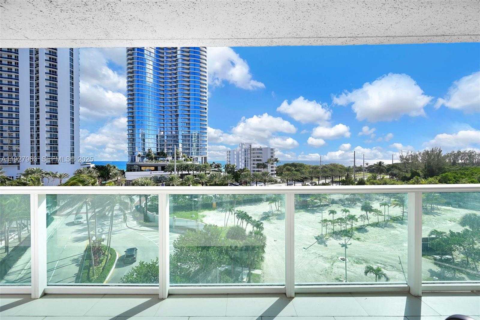 Small Image of 100 BAYVIEW DR #606, Sunny Isles Beach Number 19