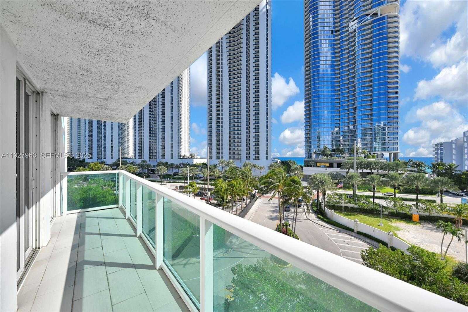 Small Image of 100 BAYVIEW DR #606, Sunny Isles Beach Number 20