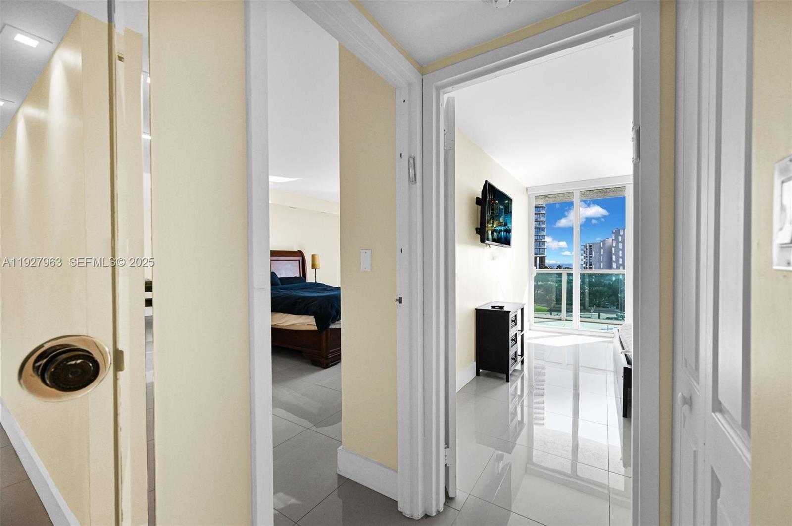 Small Image of 100 BAYVIEW DR #606, Sunny Isles Beach Number 24