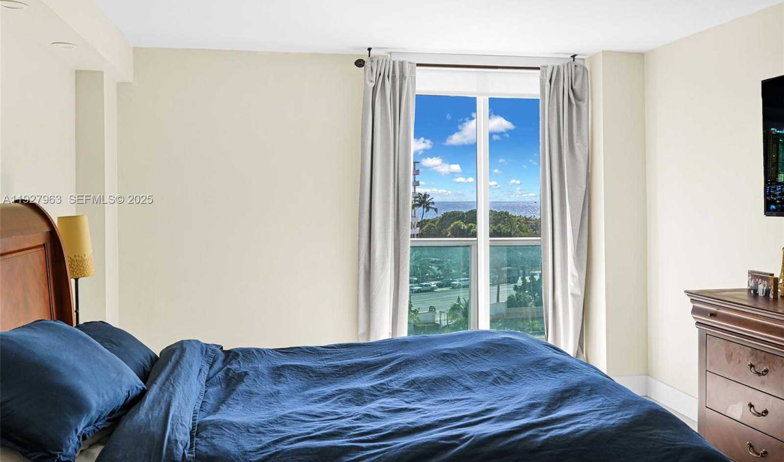 Small Image of 100 BAYVIEW DR #606, Sunny Isles Beach Number 27