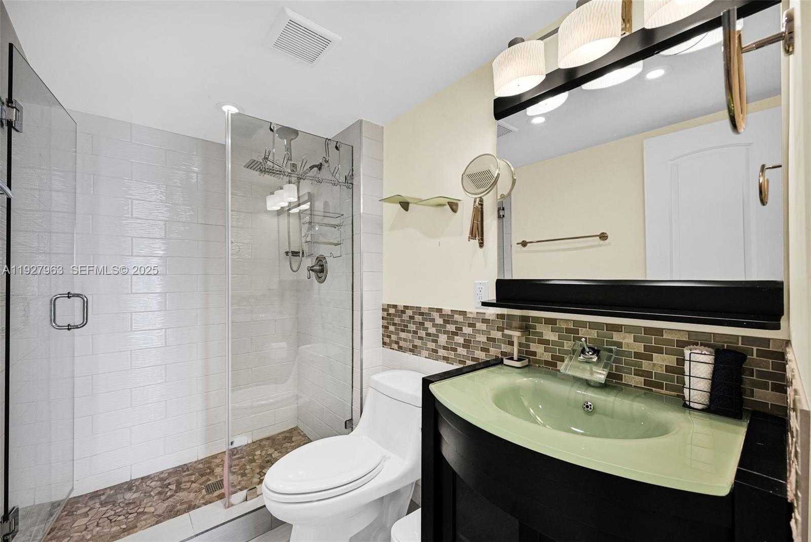 Small Image of 100 BAYVIEW DR #606, Sunny Isles Beach Number 37