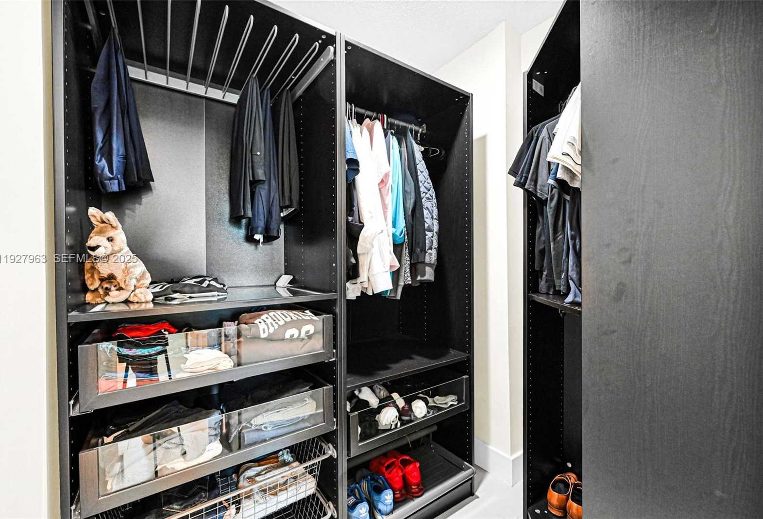 Small Image of 100 BAYVIEW DR #606, Sunny Isles Beach Number 41