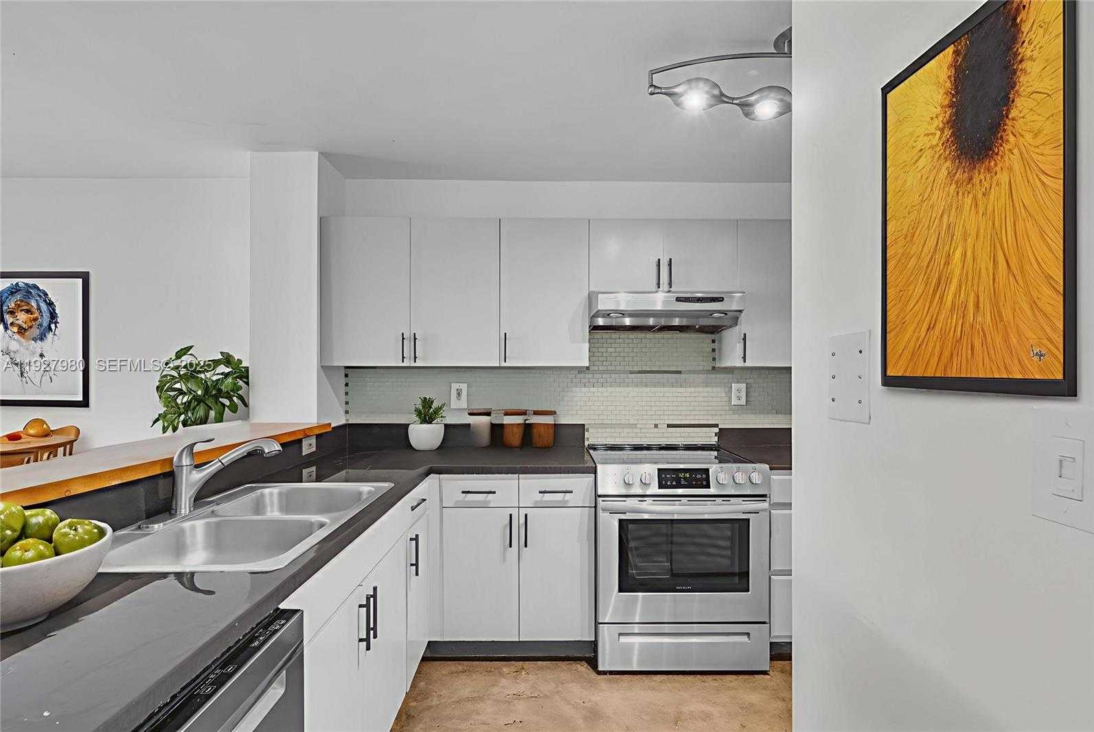 Small Image of 1401 BAY RD #405, Miami Beach Number 5