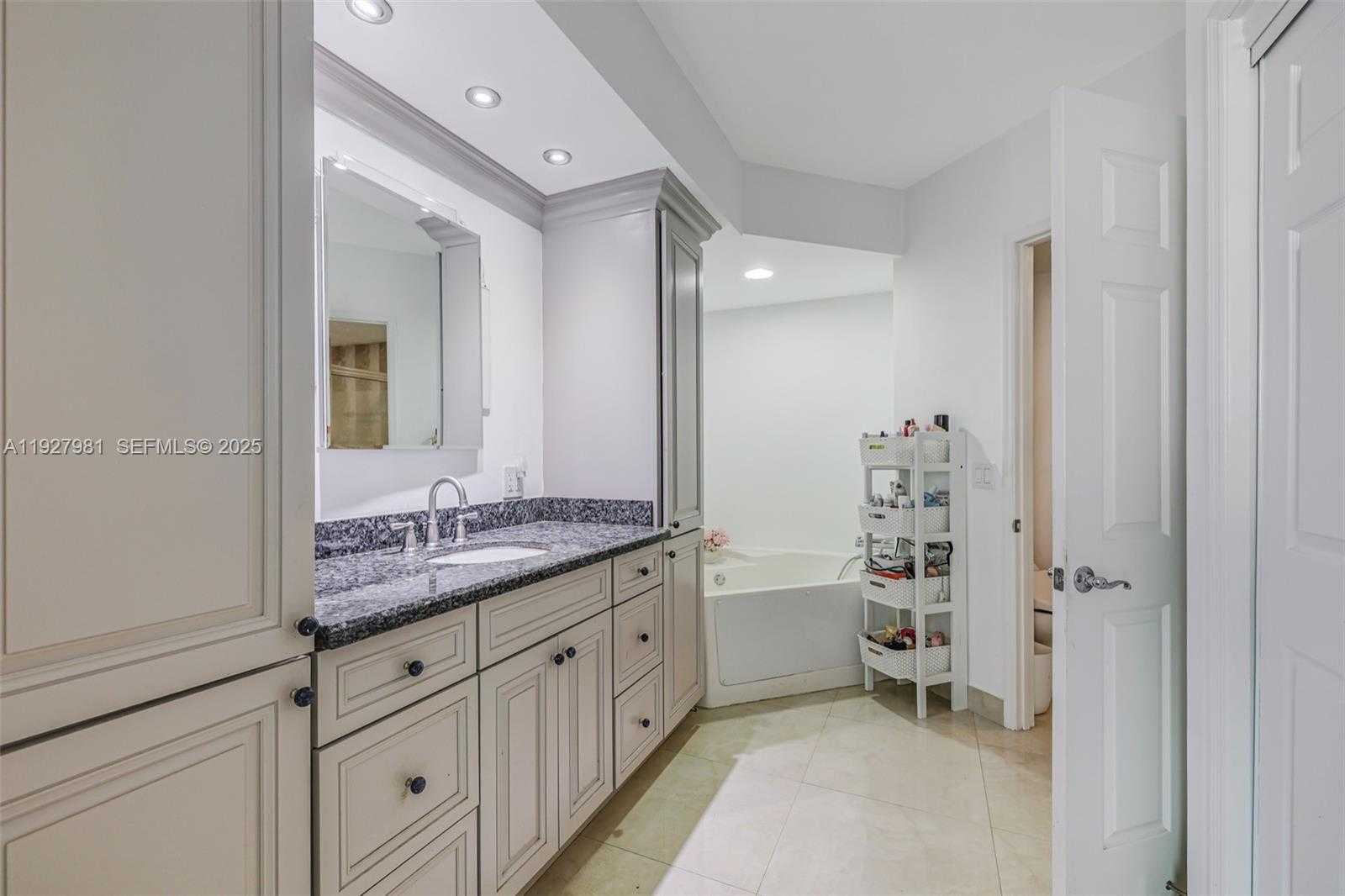 Small Image of 3370 HIDDEN BAY DR #1207, Aventura Number 14