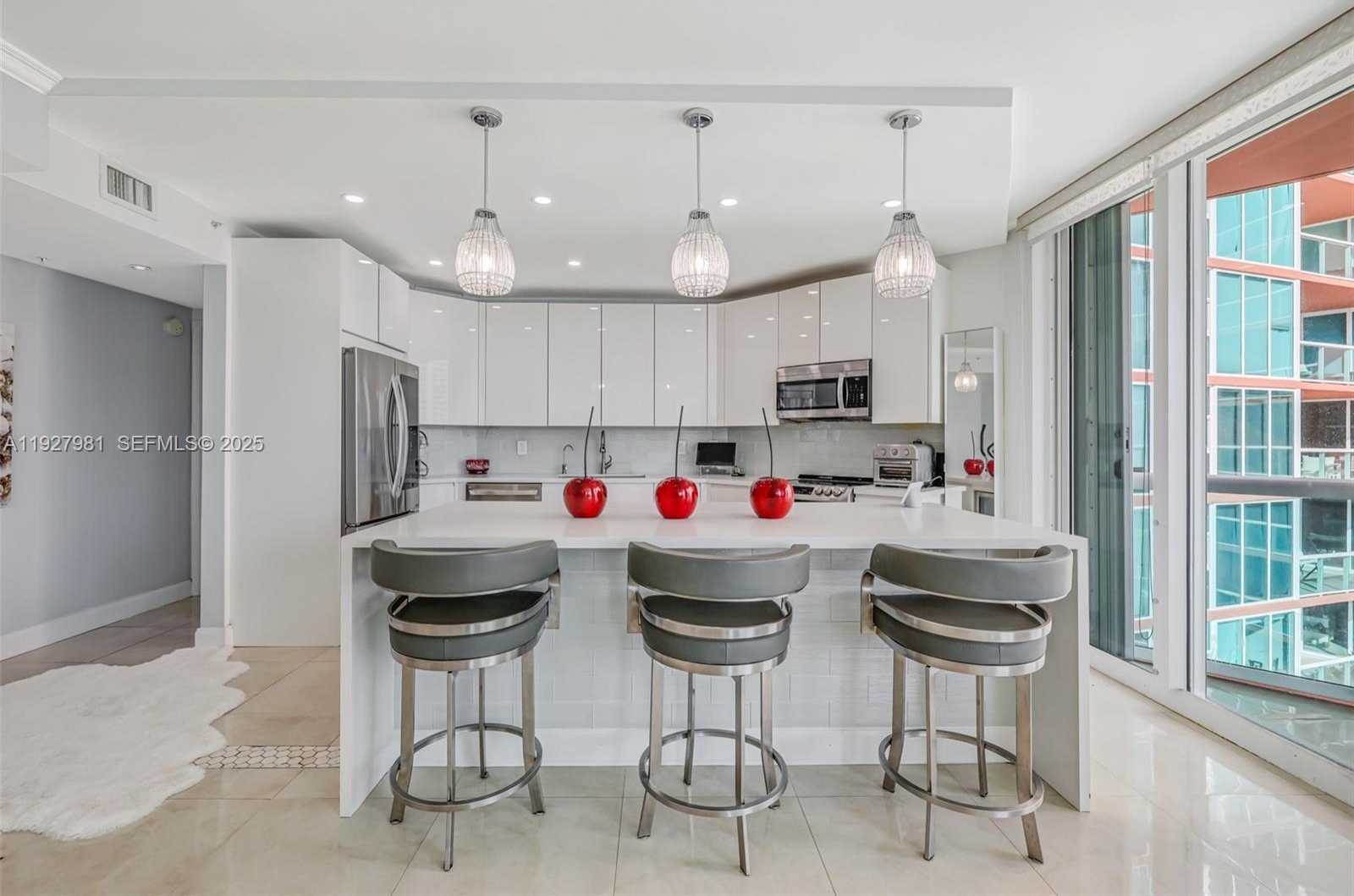 Small Image of 3370 HIDDEN BAY DR #1207, Aventura Number 2