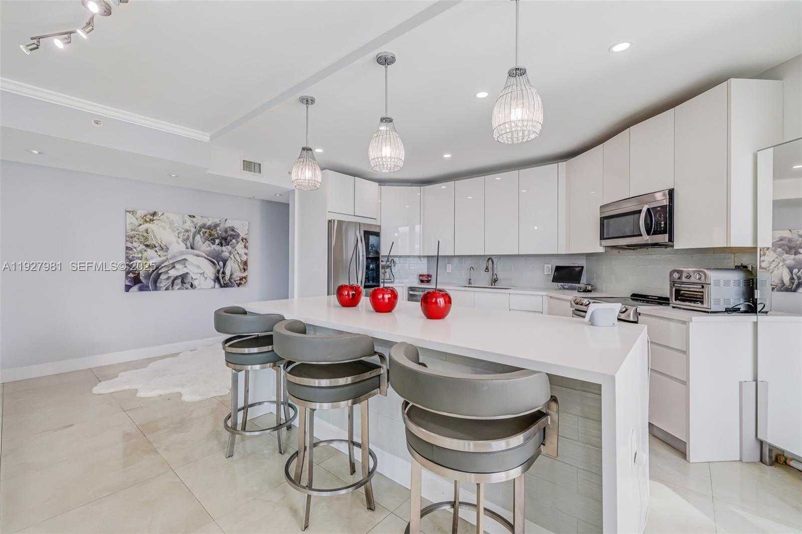 Small Image of 3370 HIDDEN BAY DR #1207, Aventura Number 3