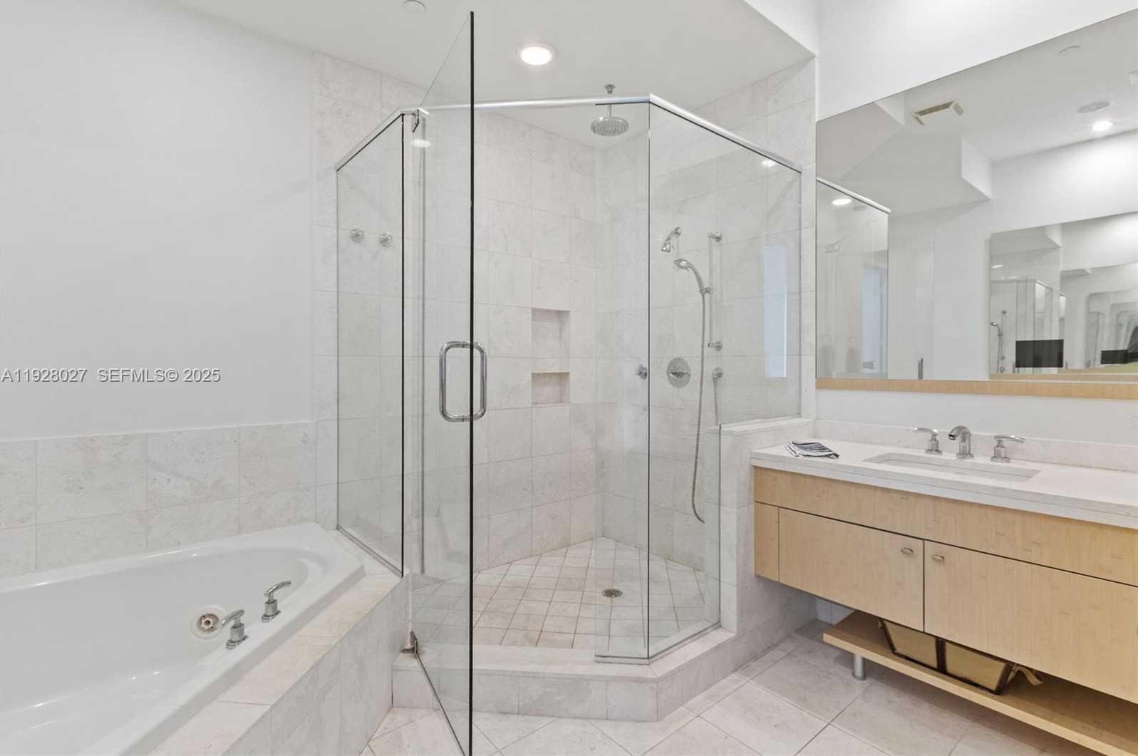 Small Image of 900 BRICKELL KEY BLVD #2002, Miami Number 12