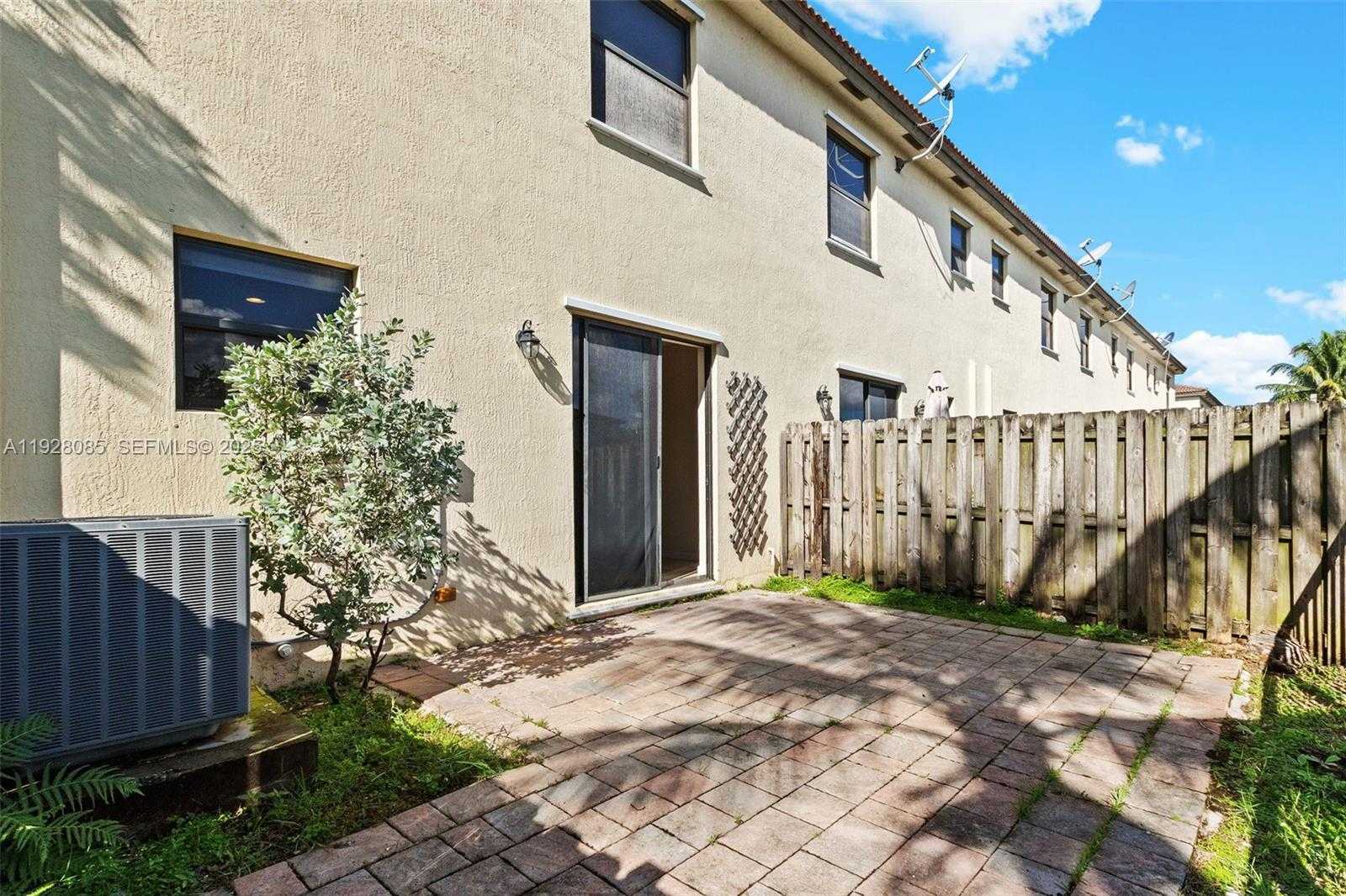 Small Image of 8615 NORTH WEST 98TH AVE, Doral Number 22