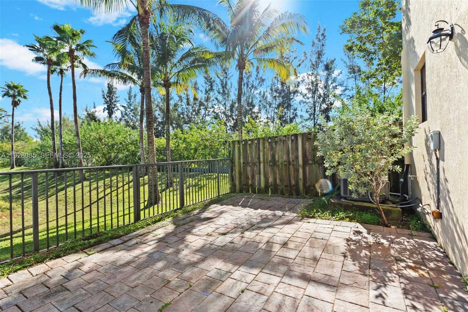 Small Image of 8615 NORTH WEST 98TH AVE, Doral Number 23