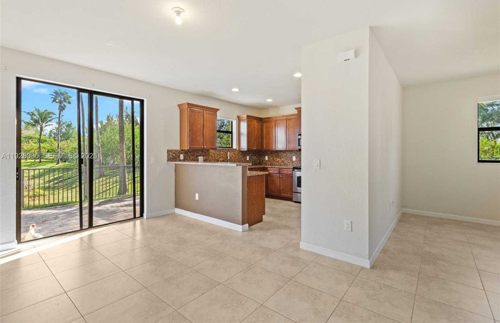 Small Image of 8615 NORTH WEST 98TH AVE, Doral Number 7