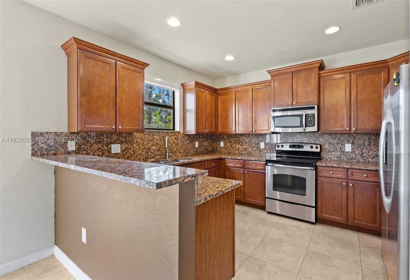 Small Image of 8615 NORTH WEST 98TH AVE, Doral Number 9