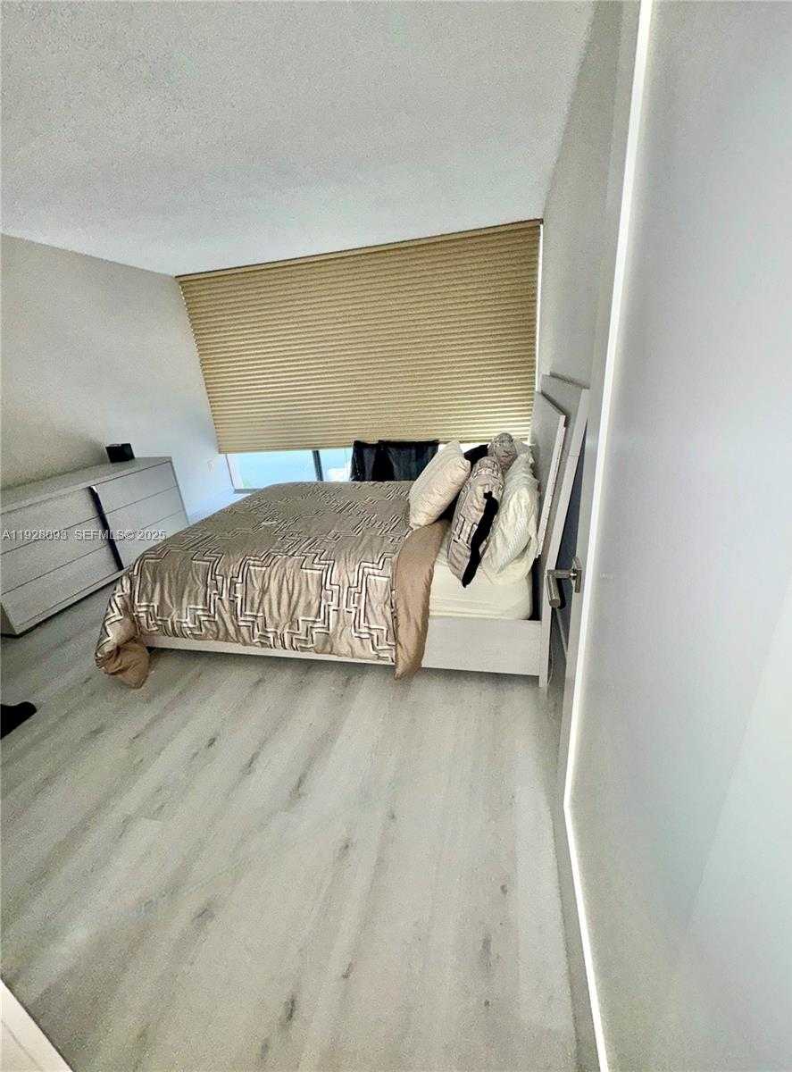 Small Image of 600 NORTH EAST 36TH ST #720, Miami Number 15