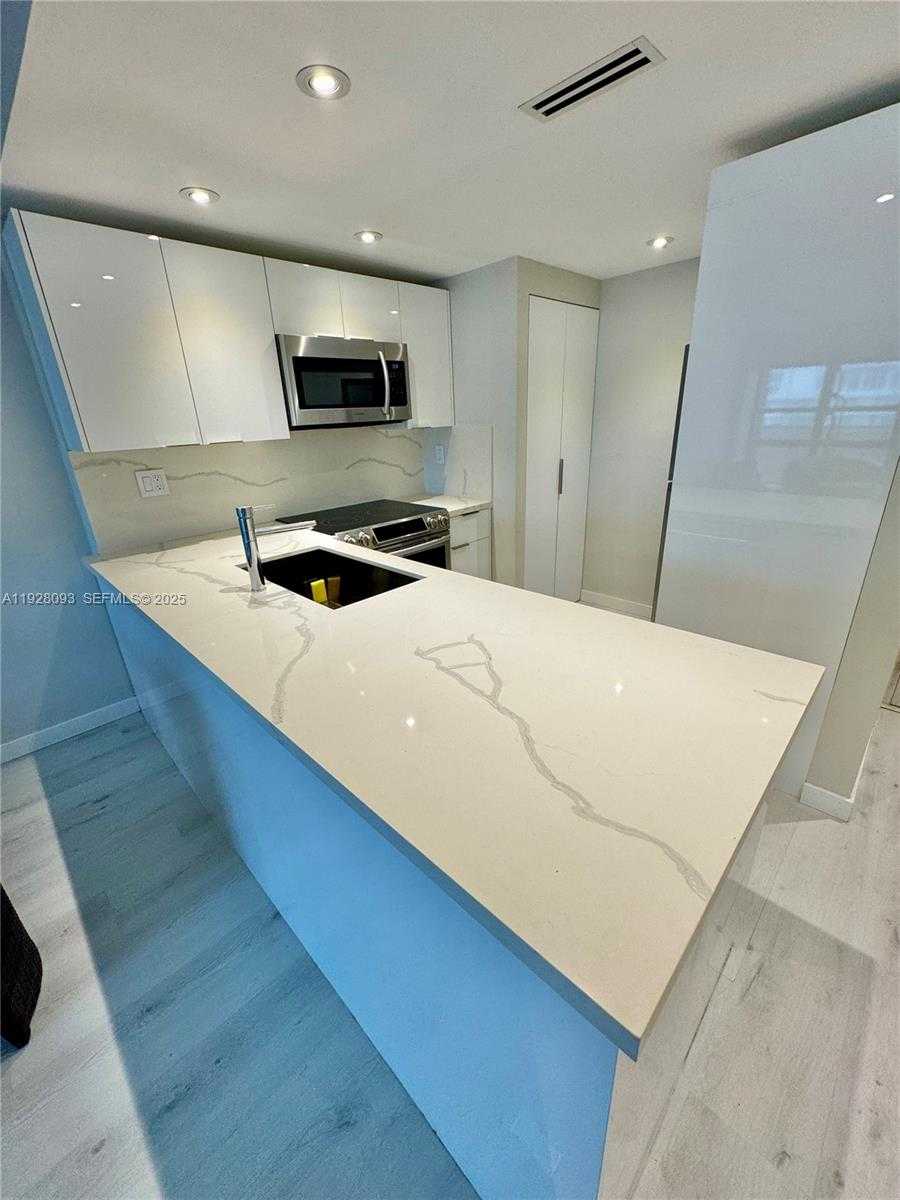 Small Image of 600 NORTH EAST 36TH ST #720, Miami Number 2