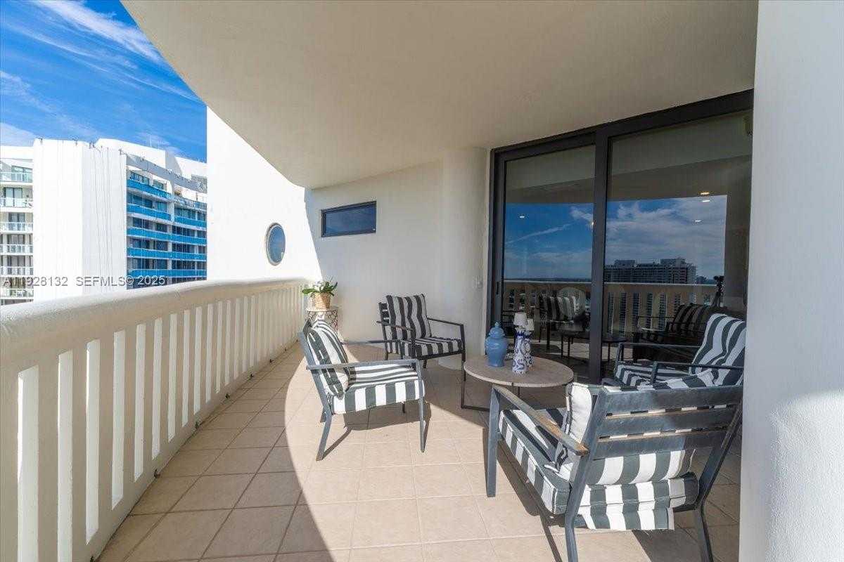 Small Image of 3000 ISLAND BLVD #2802, Aventura Number 19