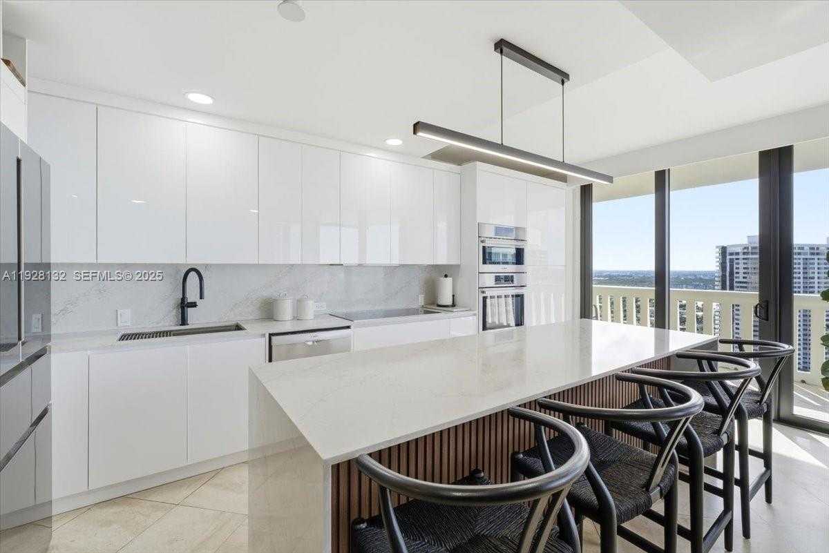 Small Image of 3000 ISLAND BLVD #2802, Aventura Number 21