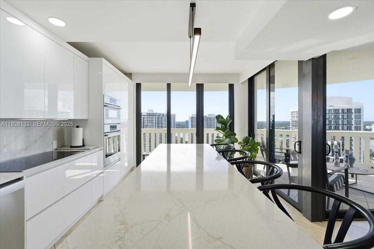 Small Image of 3000 ISLAND BLVD #2802, Aventura Number 23