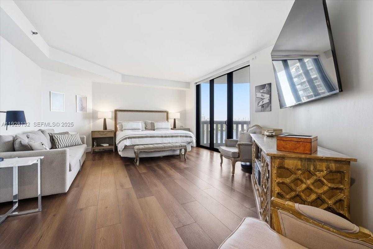 Small Image of 3000 ISLAND BLVD #2802, Aventura Number 24