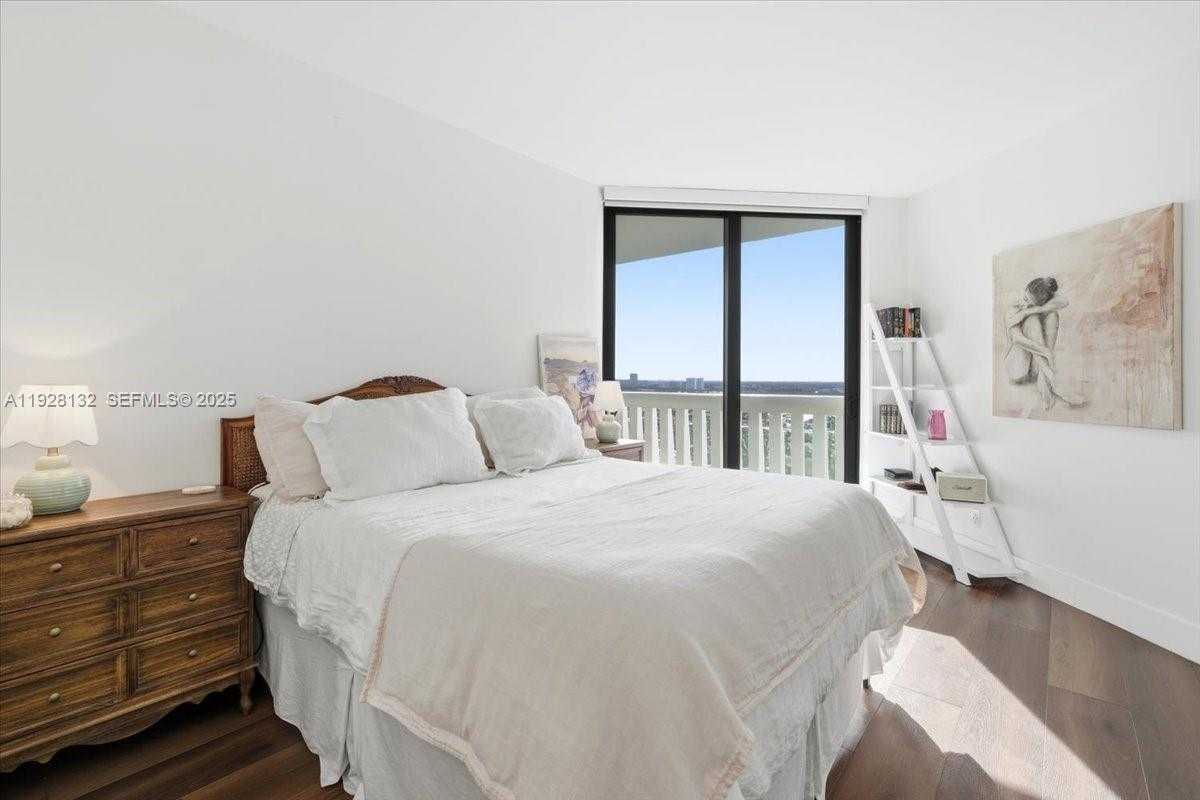 Small Image of 3000 ISLAND BLVD #2802, Aventura Number 26