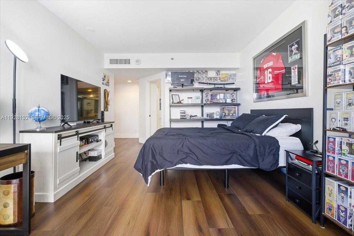 Small Image of 3000 ISLAND BLVD #2802, Aventura Number 29