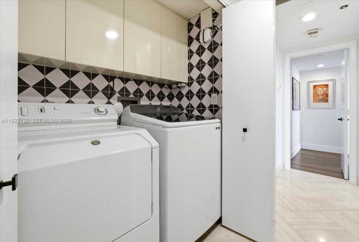 Small Image of 3000 ISLAND BLVD #2802, Aventura Number 31