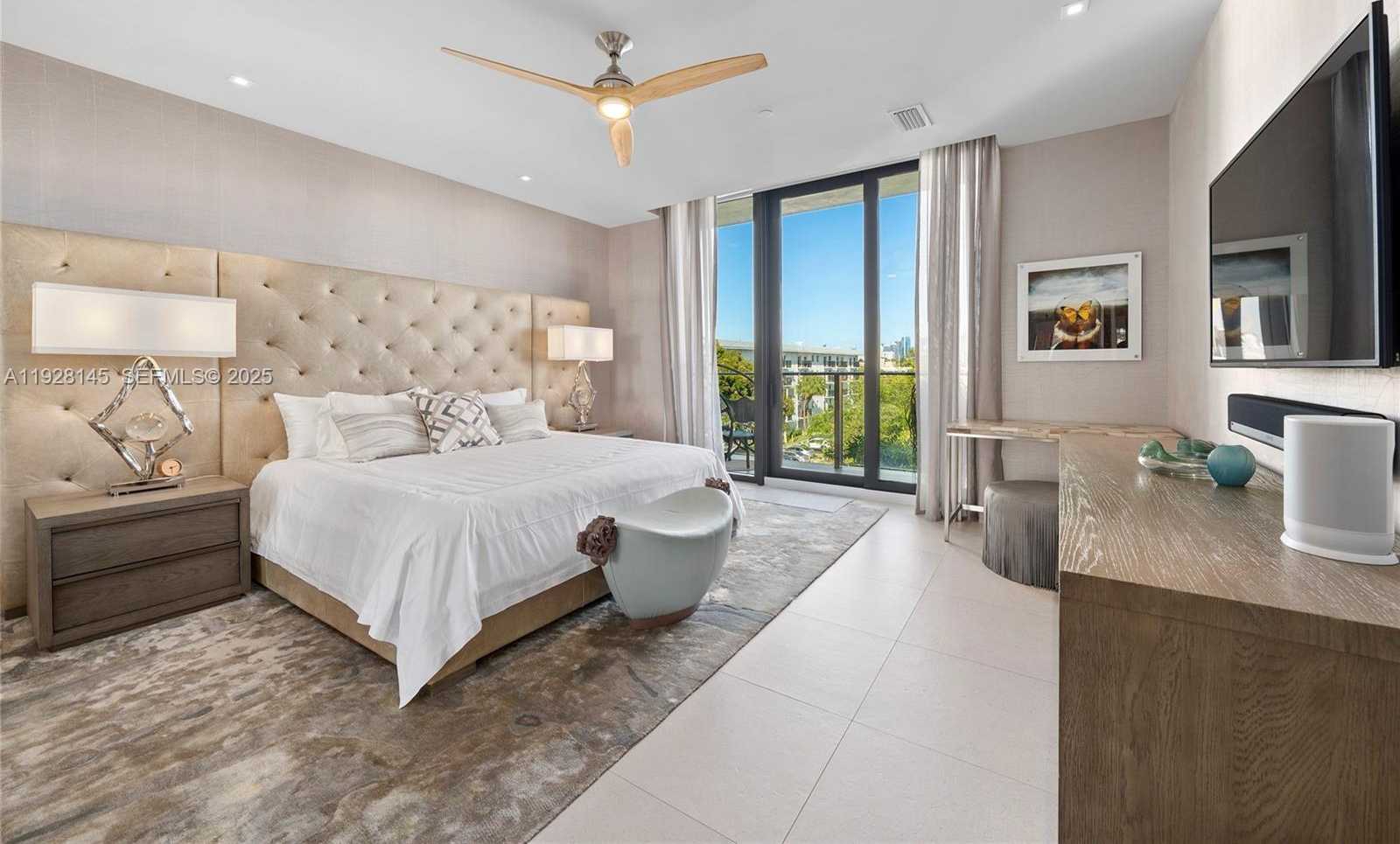 Small Image of 3581 EAST GLENCOE ST #403, Miami Number 16