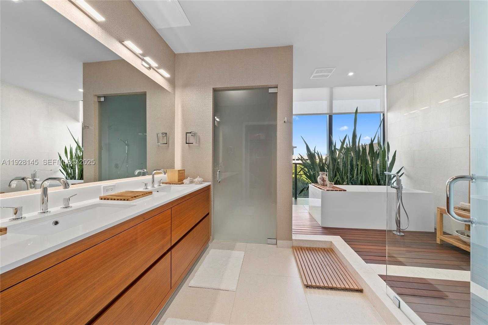 Small Image of 3581 EAST GLENCOE ST #403, Miami Number 18