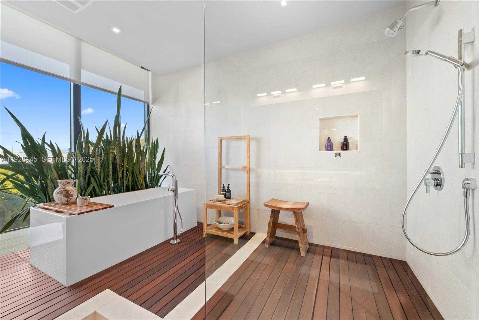 Small Image of 3581 EAST GLENCOE ST #403, Miami Number 19