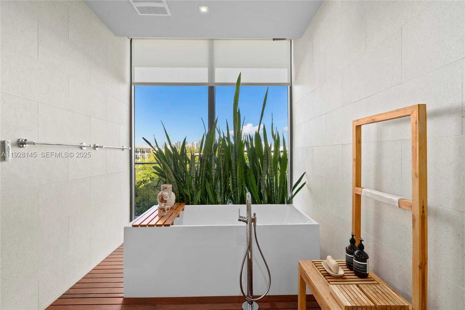 Small Image of 3581 EAST GLENCOE ST #403, Miami Number 20