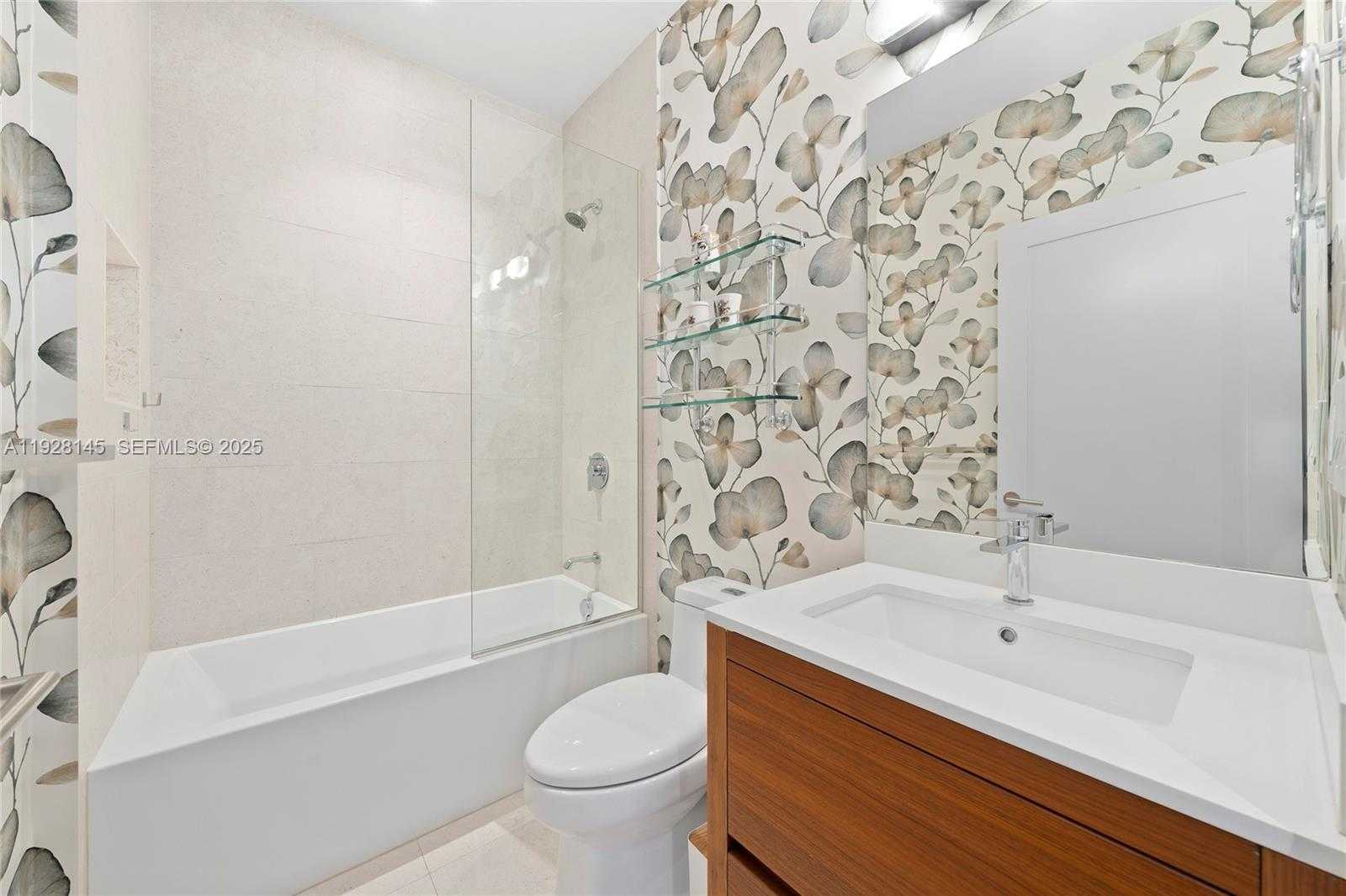 Small Image of 3581 EAST GLENCOE ST #403, Miami Number 24