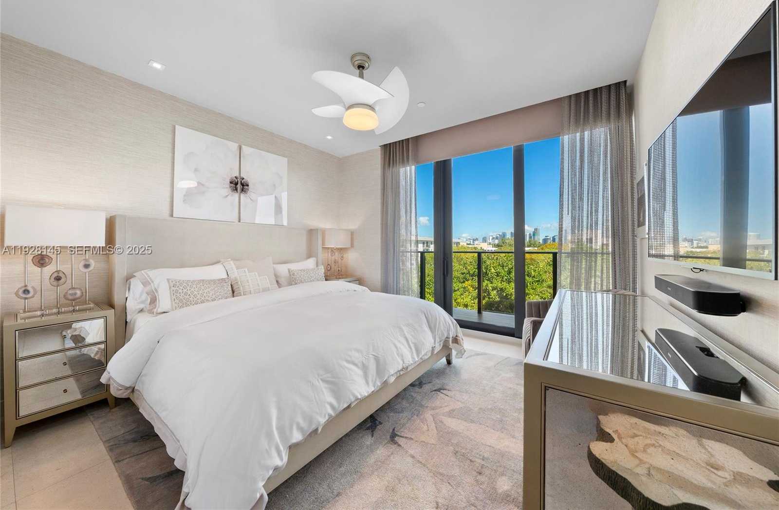 Small Image of 3581 EAST GLENCOE ST #403, Miami Number 26