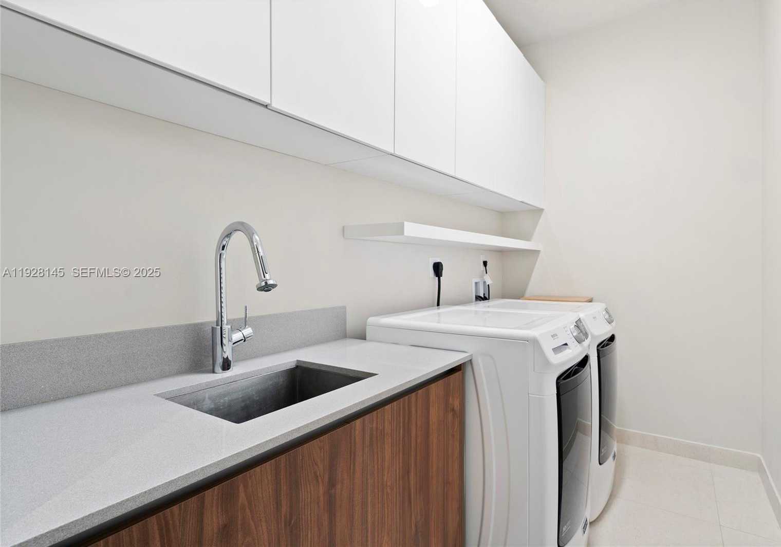 Small Image of 3581 EAST GLENCOE ST #403, Miami Number 28