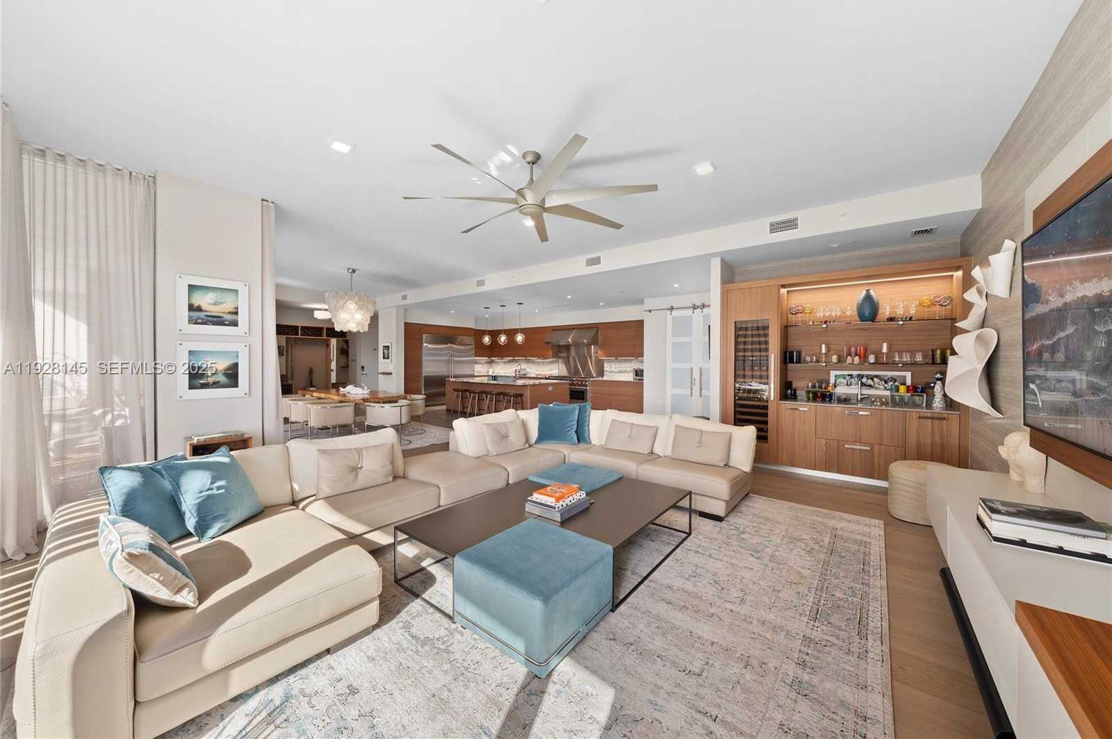 Small Image of 3581 EAST GLENCOE ST #403, Miami Number 7