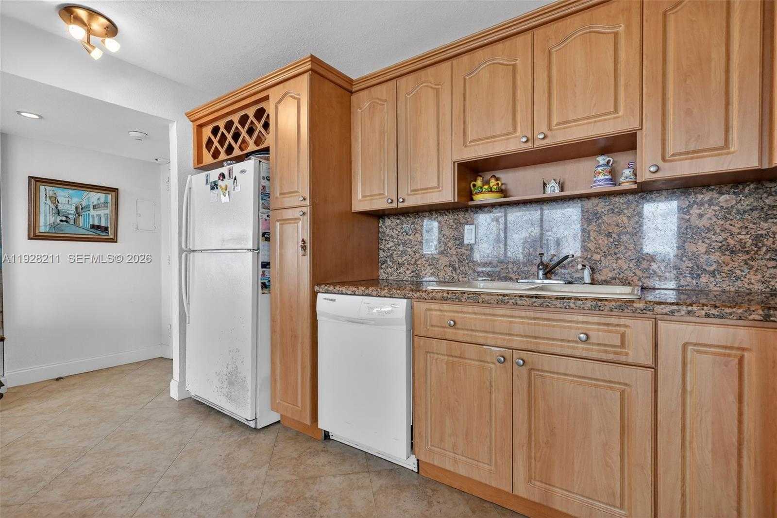 Small Image of 7135 COLLINS AVE #1015, Miami Beach Number 9