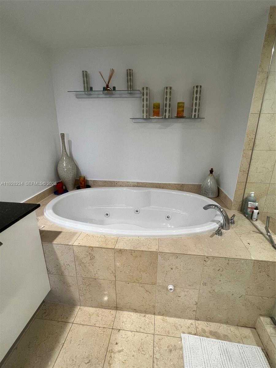 Small Image of 1830 SOUTH OCEAN DR #3006, Hallandale Beach Number 7