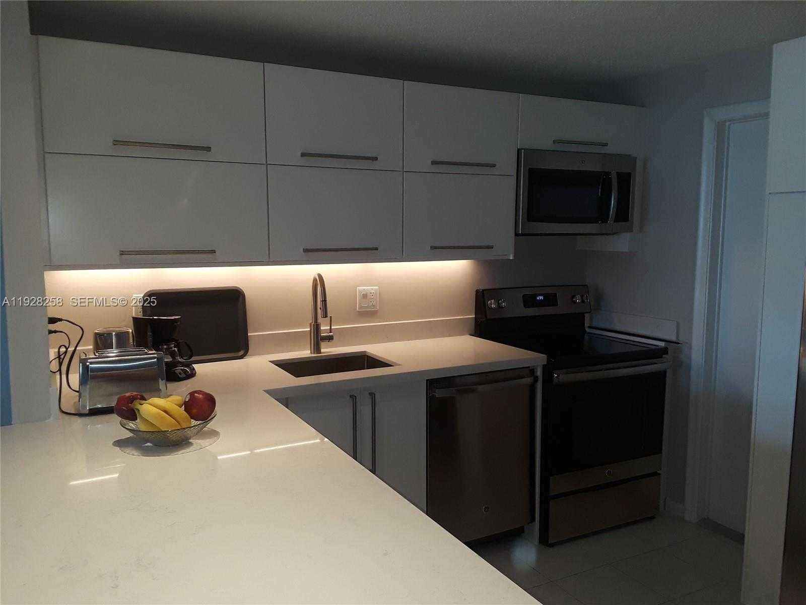 Small Image of 1801 SOUTH OCEAN DR #PH33, Hallandale Beach Number 6