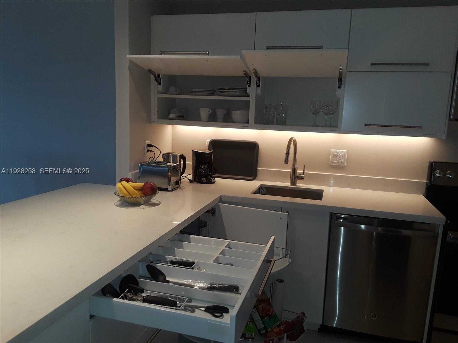 Small Image of 1801 SOUTH OCEAN DR #PH33, Hallandale Beach Number 7