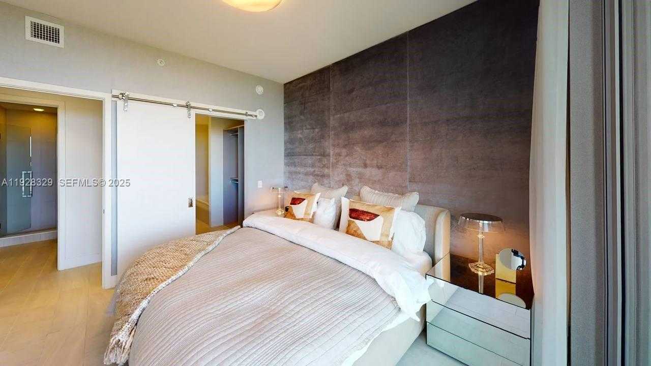 Imagen de Pequeño Objeto