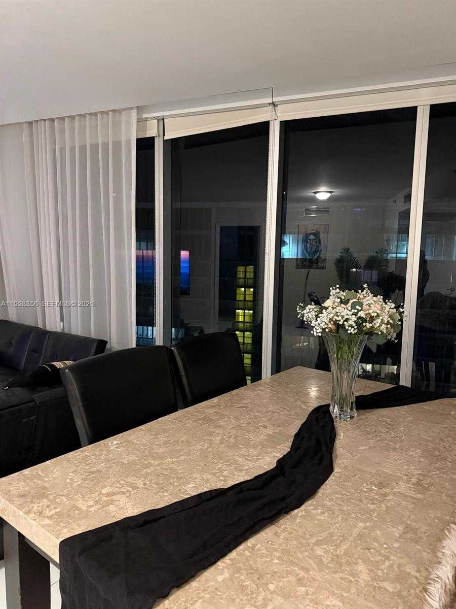 Small Image of 475 BRICKELL AVE #5707, Miami Number 15