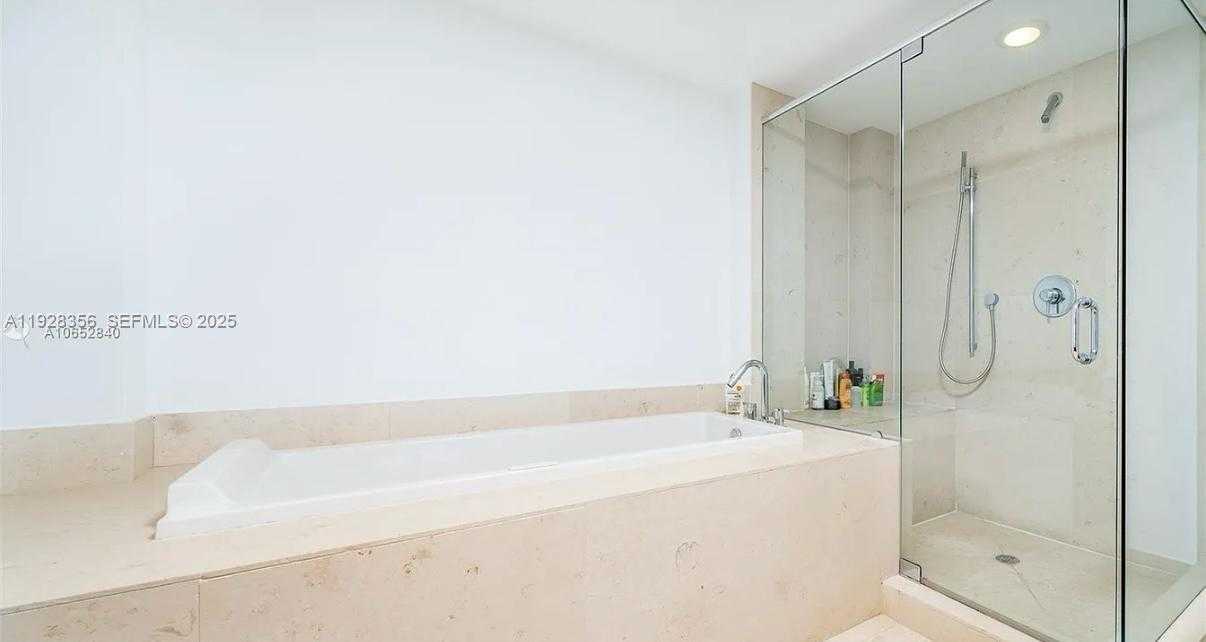 Small Image of 475 BRICKELL AVE #5707, Miami Number 16