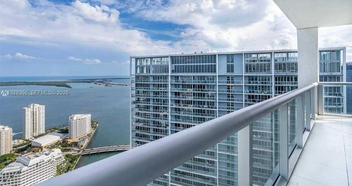 Small Image of 475 BRICKELL AVE #5707, Miami Number 4