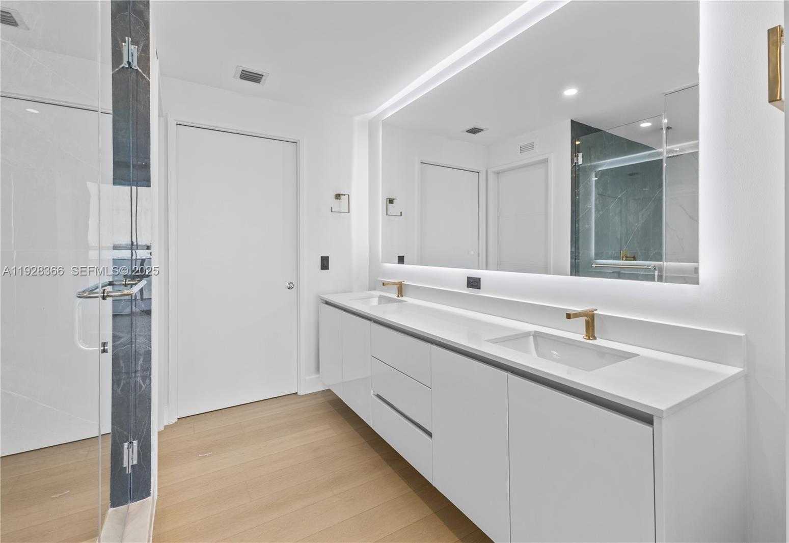 Small Image of 700 NORTH EAST 24 ST #2905, Miami Number 14