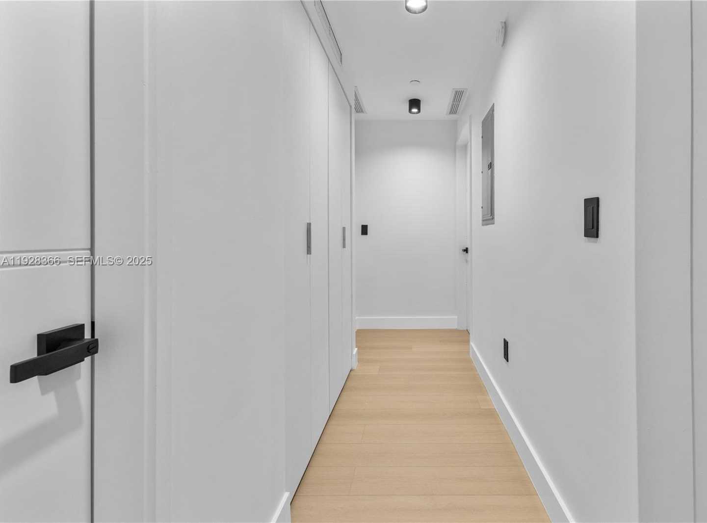 Small Image of 700 NORTH EAST 24 ST #2905, Miami Number 16