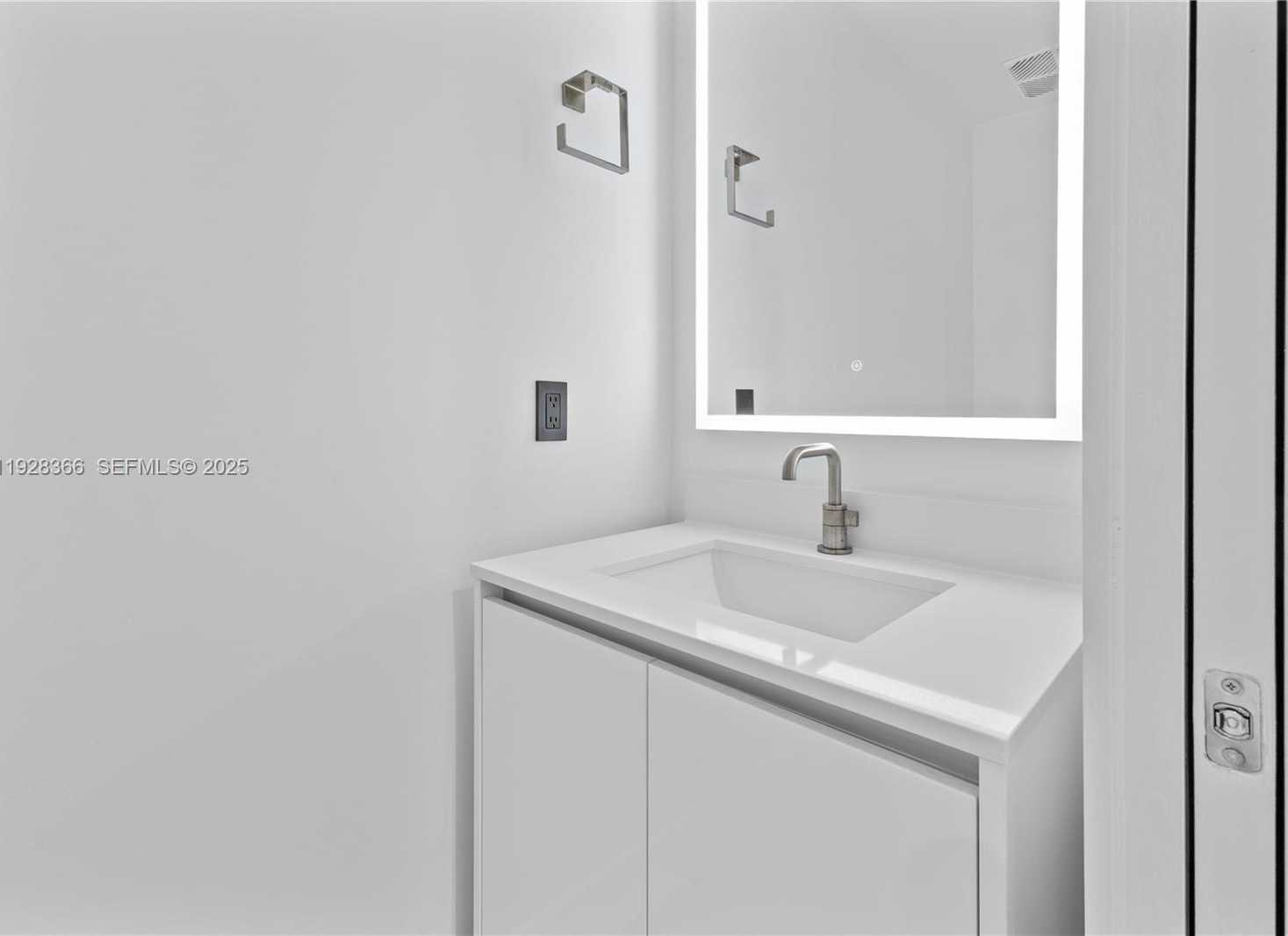 Small Image of 700 NORTH EAST 24 ST #2905, Miami Number 21