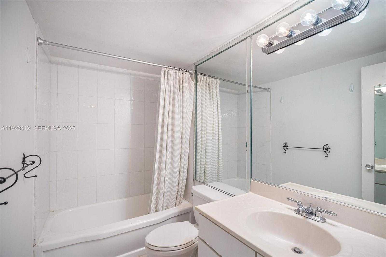 Small Image of 4747 COLLINS AVE #207, Miami Beach Number 12