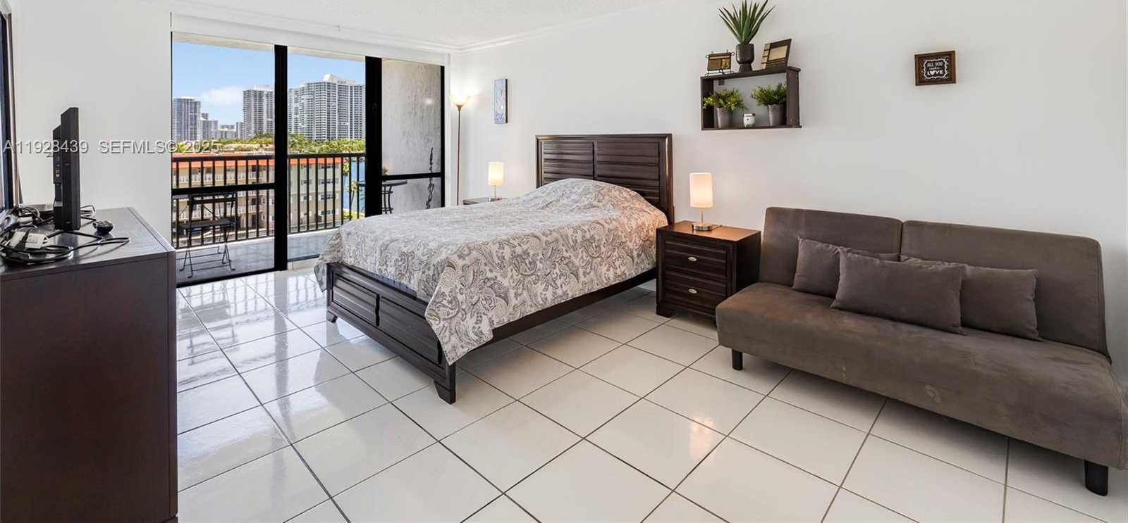 Small Image of 2017 SOUTH OCEAN DR #606, Hallandale Beach Number 22