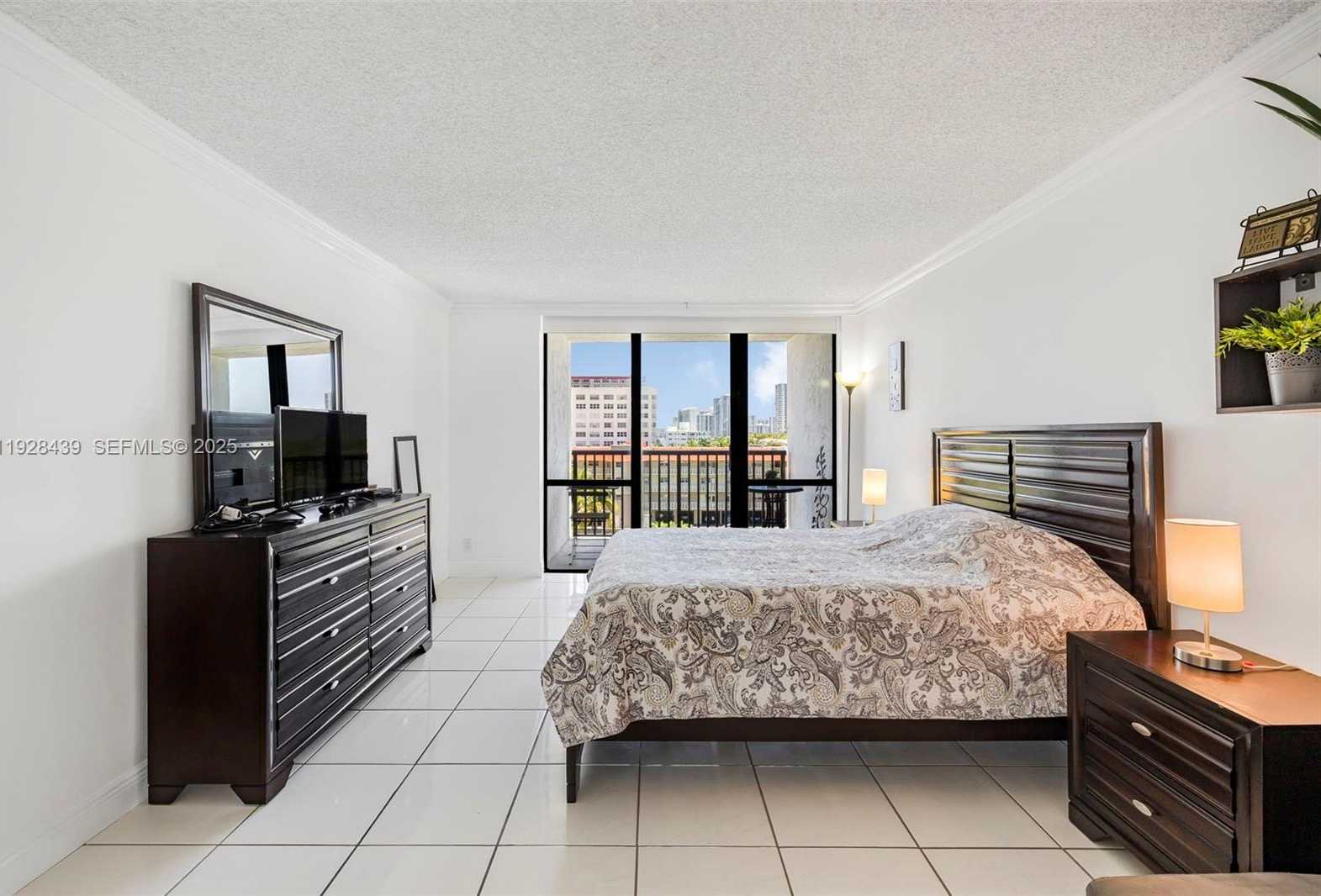 Small Image of 2017 SOUTH OCEAN DR #606, Hallandale Beach Number 23