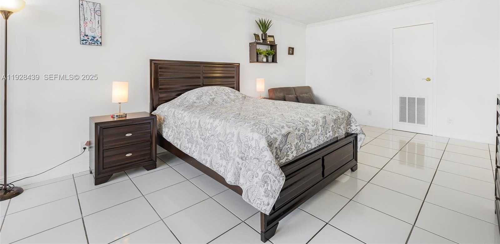 Small Image of 2017 SOUTH OCEAN DR #606, Hallandale Beach Number 25