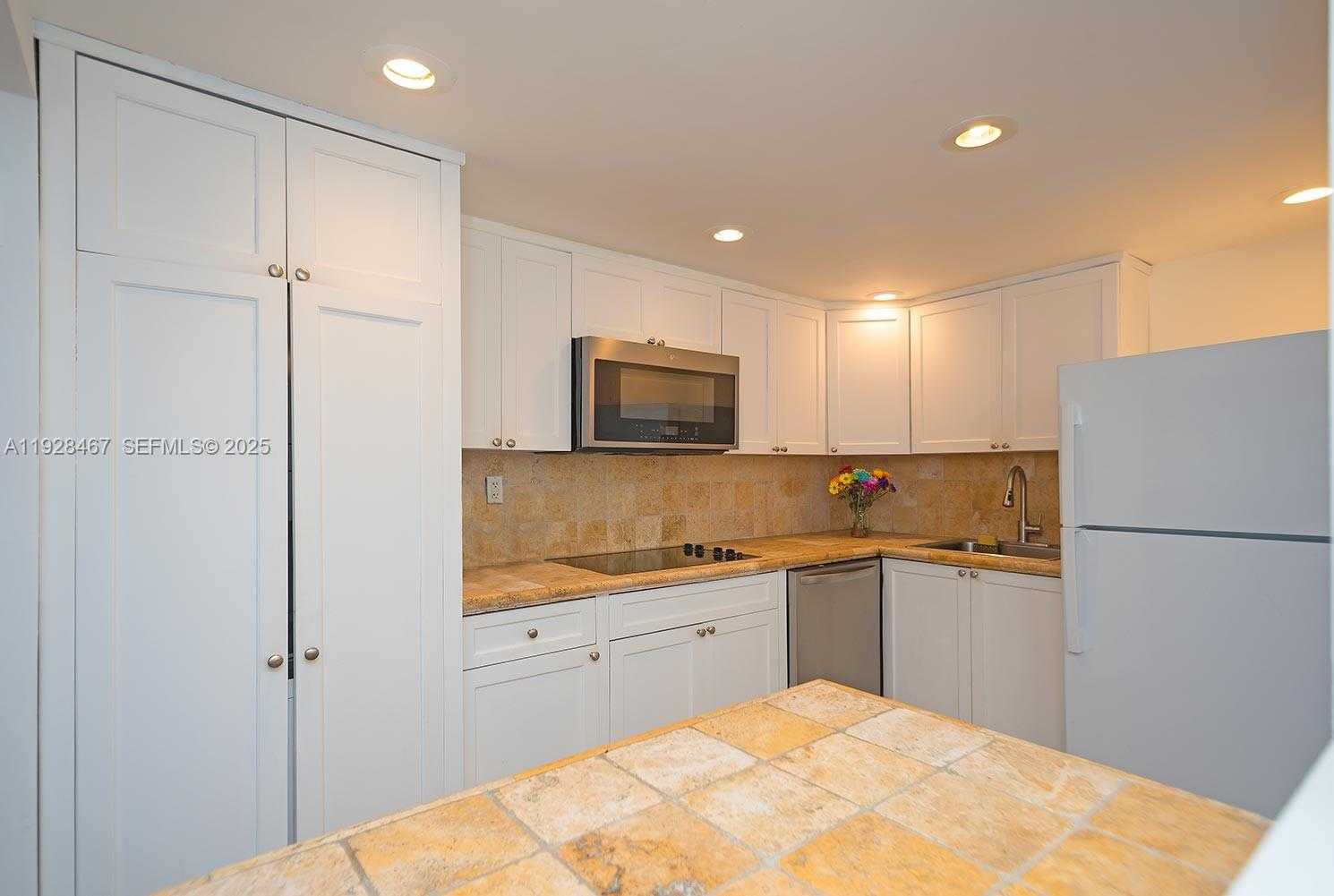 Small Image of 1901 BRICKELL AVE #B905, Miami Number 3