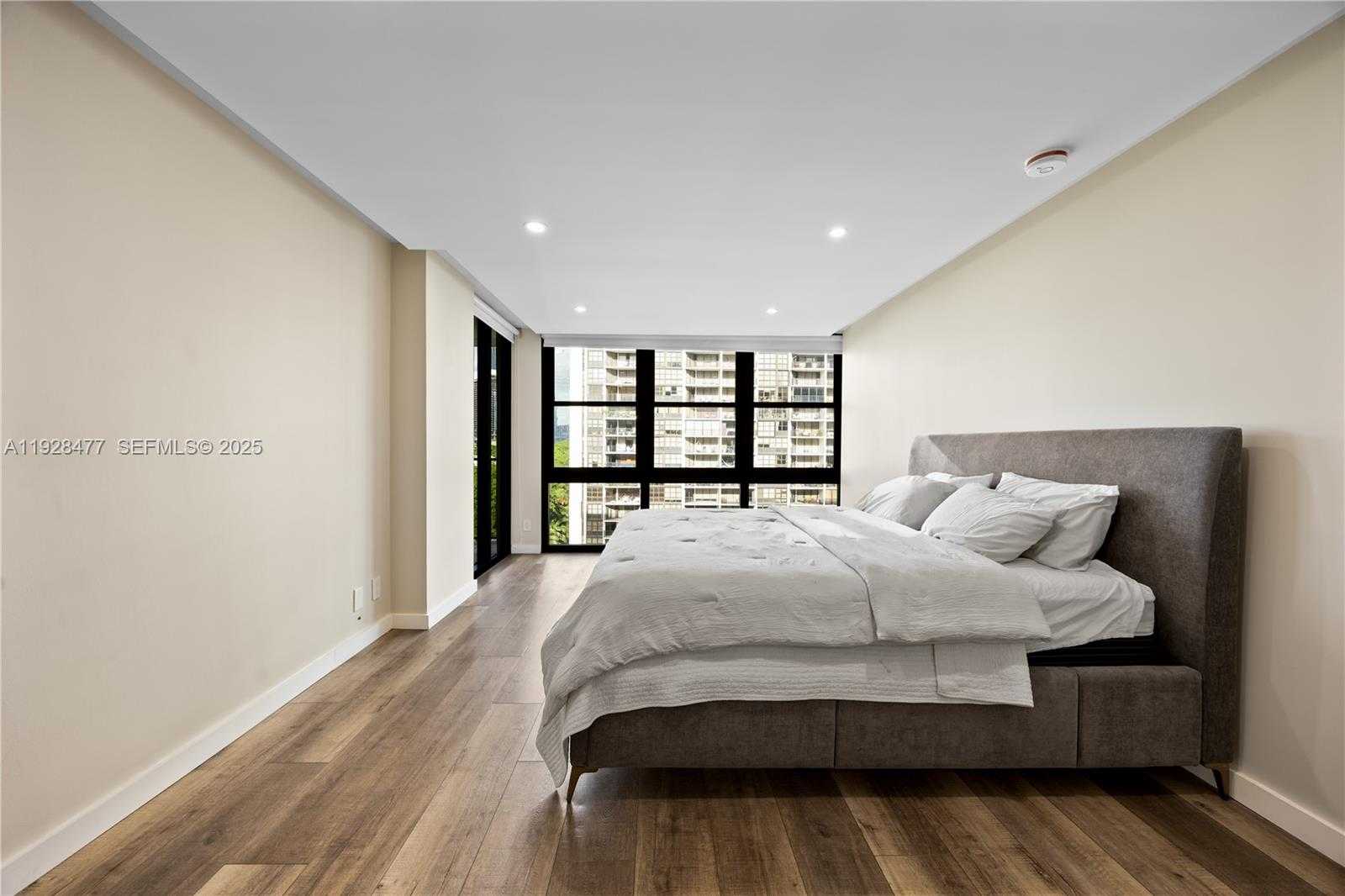 Small Image of 1915 BRICKELL AVE #1001, Miami Number 16